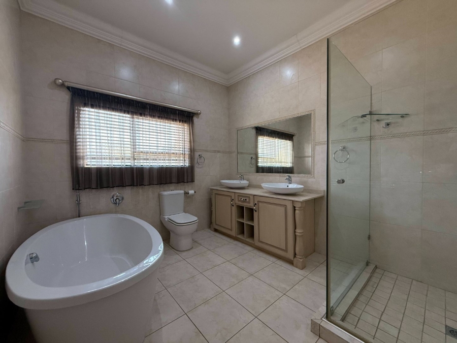 4 Bedroom Property for Sale in WestLake Country Safari Estate North West